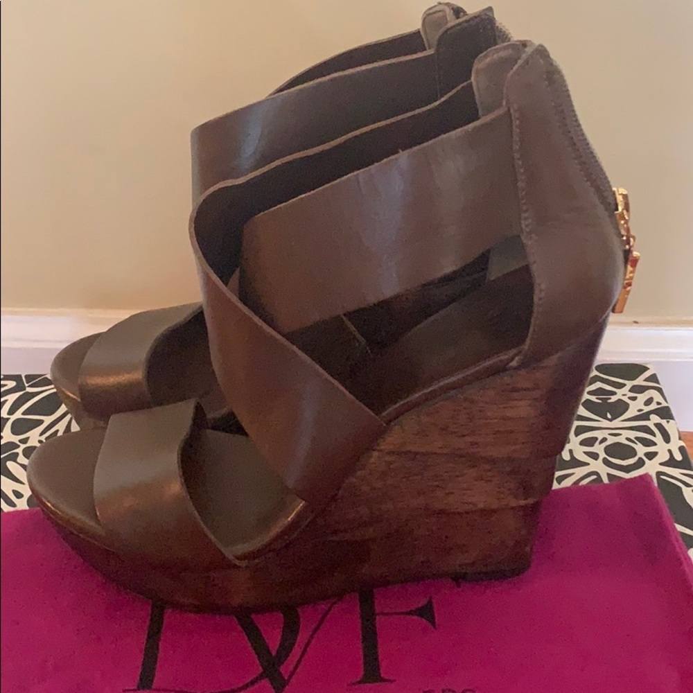 Shoe - Picture 5 of 8